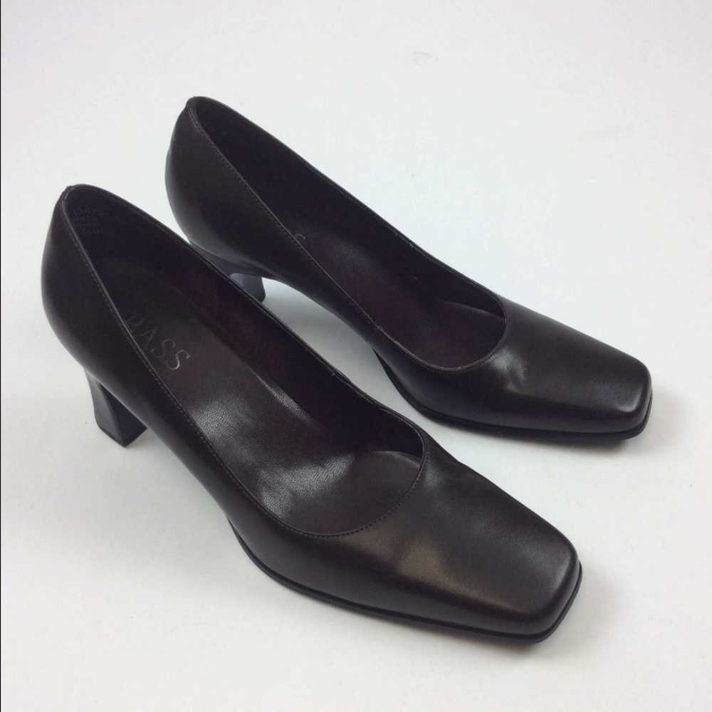 Bass Pumps Size 8.5 M Dark Brown High Heel Shoes